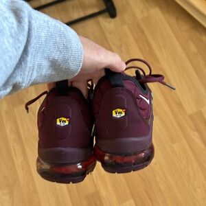 Maroon Vapormax plus
